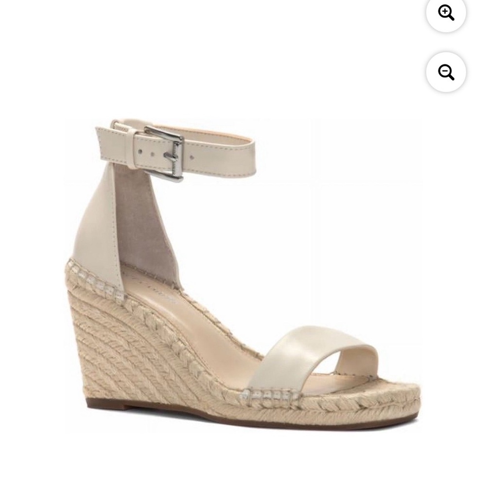 NWOT VINCE CAMUTO Meddrina Ankle Strap Sandal - Natural Size 9
